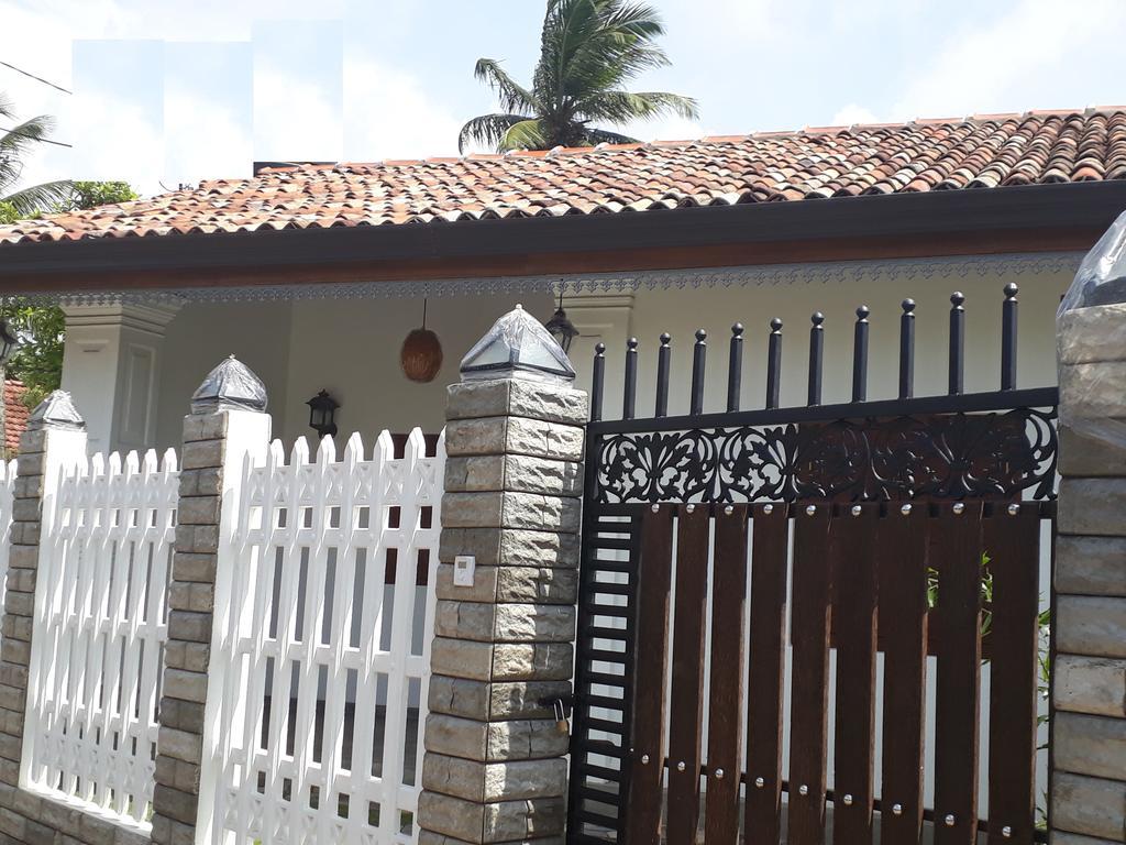 Best Inn Villa Mirissa Bagian luar foto